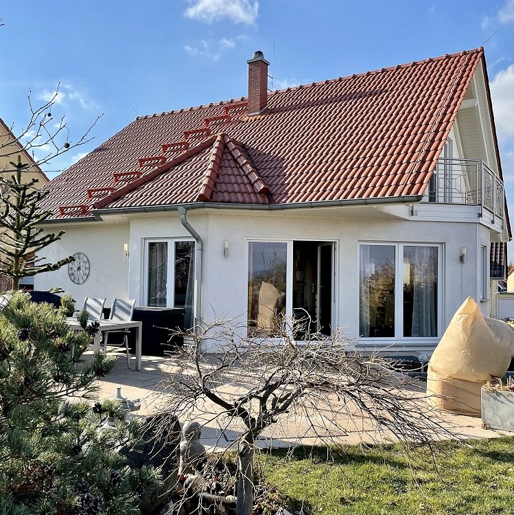 Einfamilienhaus mit ca. 1.000 m² Grundstück und einmaligen Ausblick über Dresden vermittelt